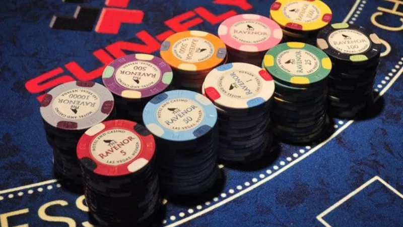 Phỉnh là một trò chơi cá cược phổ biến tại các sòng bạc trực tuyến